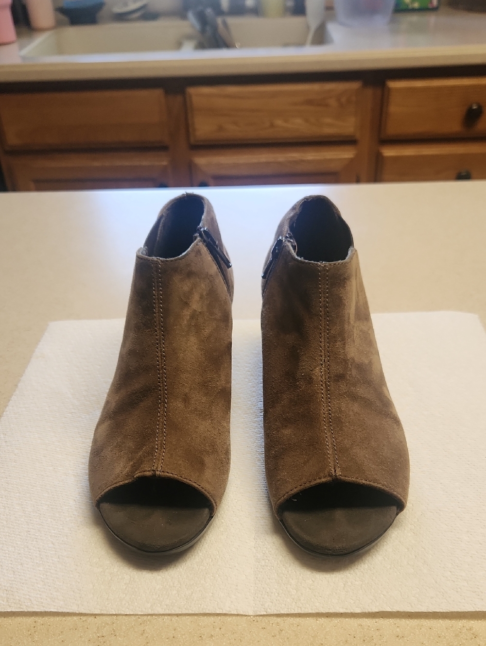 Munro Brown Suese Peep Toe Heeled Sandals, Women's Size 7, GUC